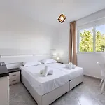 Amazing With Free Parking By Pikhost Apartment Golem (Tirana)