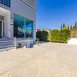 Amazing With Free Parking By Pikhost Apartment