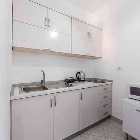 Amazing With Free Parking By Pikhost