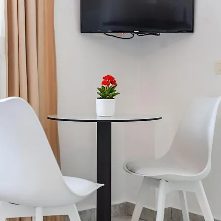 Amazing With Free Parking By Pikhost