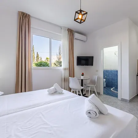 Amazing With Free Parking By Pikhost * Голем