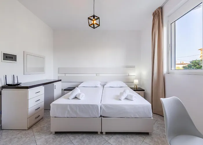 Amazing With Free Parking By Pikhost *