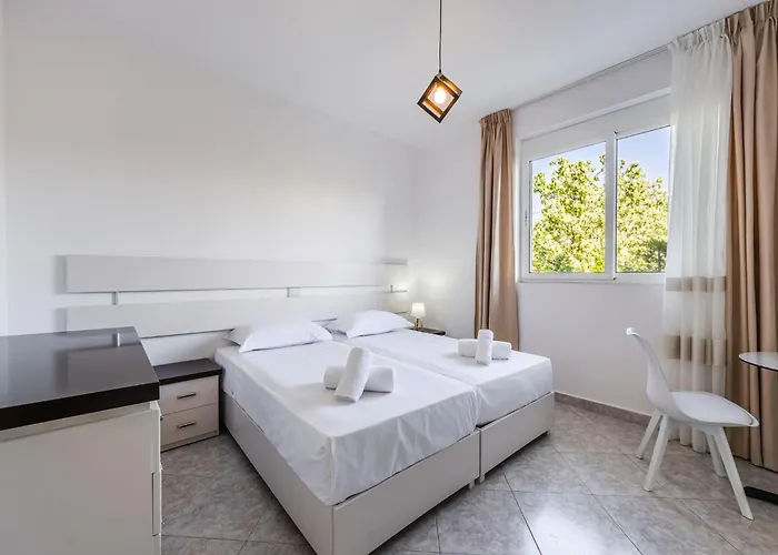 Amazing With Free Parking By Pikhost Apartment Golem (Tirana)