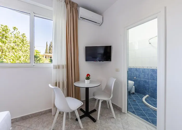 Amazing With Free Parking By Pikhost *