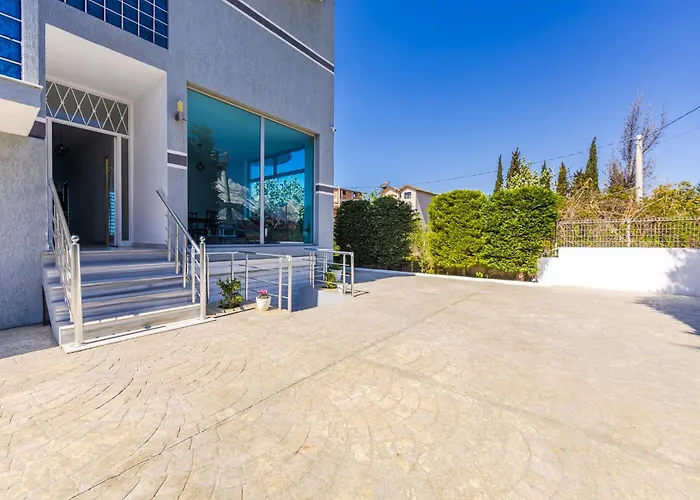 Amazing With Free Parking By Pikhost Apartment