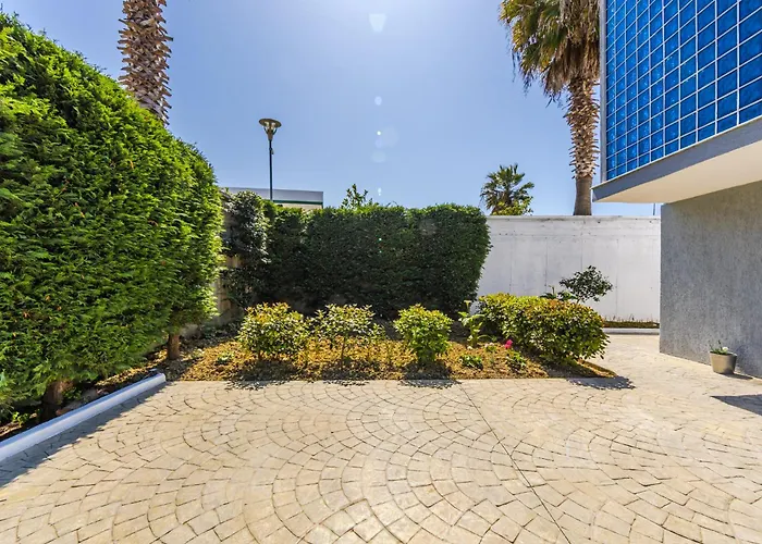 Apartment Amazing With Free Parking By Pikhost Golem (Tirana)