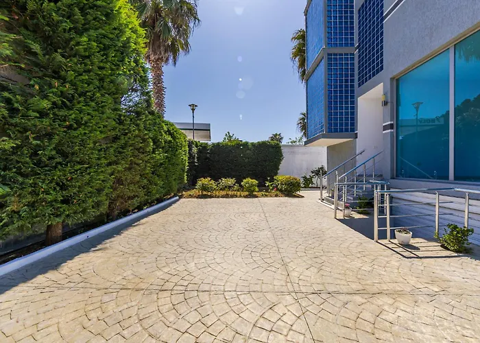 Amazing With Free Parking By Pikhost *