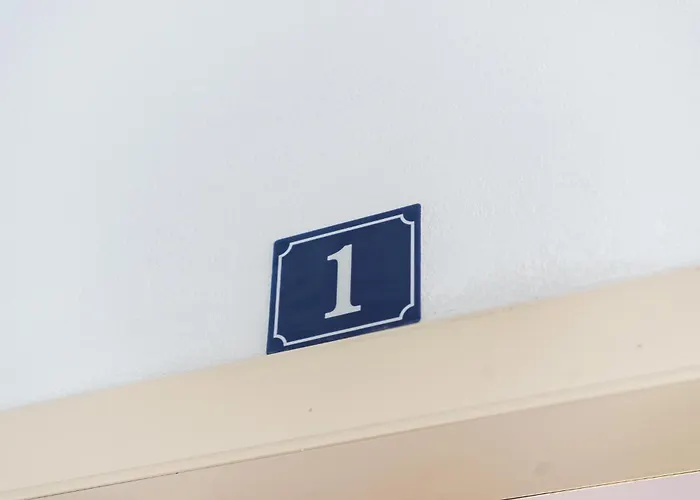 Amazing With Free Parking By Pikhost *